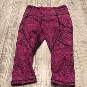Lululemon Athletica Outrun 17" Crop sz 6